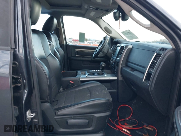 2013 Ram 1500 Sport z VIN 1C6RR7HT2DS675709, wystawiony jako IAAI lot #41272293 z przebiegiem 153 006 mil mil oraz . Historia ofert i sprzedaży dostępna na DreamBid. Obrazek 5.