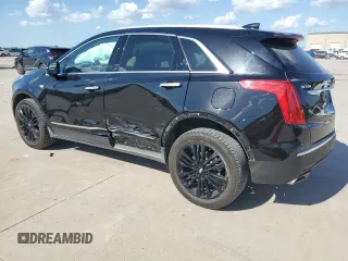 2019 Cadillac XT5 Premium Luxury FWD z VIN 1GYKNERS1KZ284355, wystawiony jako Copart lot #54150405 z przebiegiem 50 001 mil mil oraz Szkody całkowita. Historia ofert i sprzedaży dostępna na DreamBid. Obrazek 2.