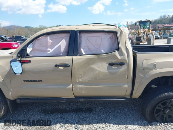 2020 Toyota Tacoma SR5 z VIN 3TMCZ5AN1LM300447, wystawiony jako IAAI lot #41961434 z przebiegiem 42 090 mil mil oraz . Historia ofert i sprzedaży dostępna na DreamBid. Obrazek 14.