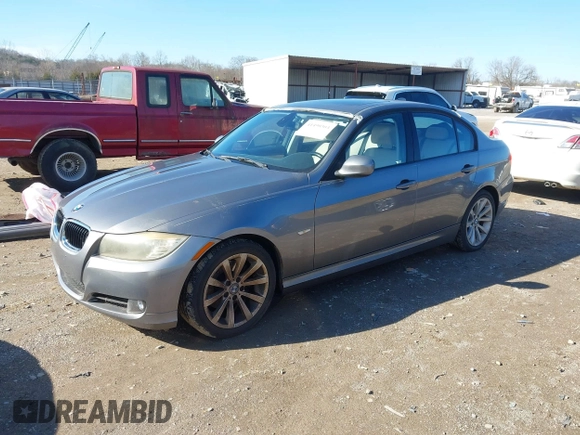 2011 BMW 3 Series 328i z VIN WBAPH7C54BE676753, wystawiony jako IAAI lot #41490303 z przebiegiem 134 049 mil mil oraz . Historia ofert i sprzedaży dostępna na DreamBid. Obrazek 2.