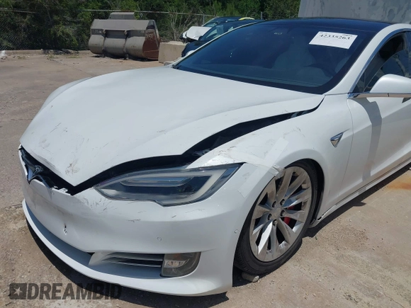 2018 Tesla Model S 75D z VIN 5YJSA1E25JF245269, wystawiony jako IAAI lot #42335263 z przebiegiem 56 086 mil mil oraz . Historia ofert i sprzedaży dostępna na DreamBid. Obrazek 20.
