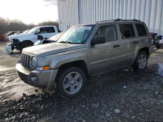 2008 Jeep Patriot Sport with VIN 1J8FF28W18D557753, listed as a Copart auction lot 82245504 with 196,217 mi miles and Salvage Title. Bid and sale history available at carsss.com. Image 1.
