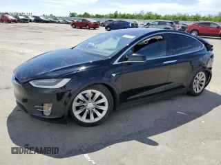2016 Tesla Model X 70D z VIN 5YJXCDE23GF018396, wystawiony jako Copart lot #53056465 z przebiegiem 104 248 mil mil oraz Szkody całkowita. Historia ofert i sprzedaży dostępna na DreamBid. Obrazek 1.