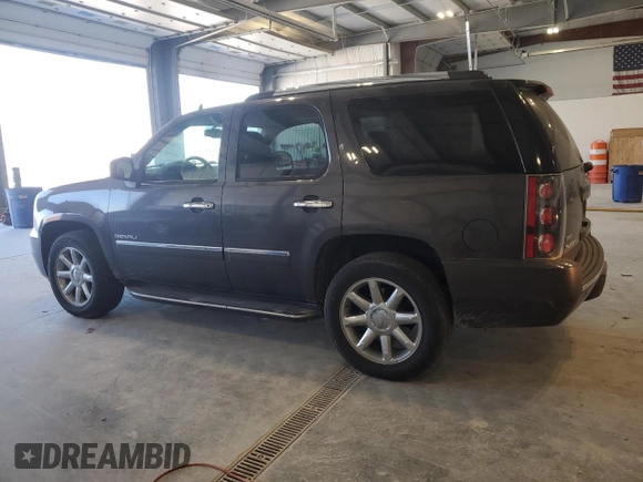 2010 GMC Yukon Denali z VIN 1GKUKEEFXAR179946, wystawiony jako Copart lot #57218255 z przebiegiem 155 971 mil mil oraz Czysty tytuł • Clean title. Historia ofert i sprzedaży dostępna na DreamBid. Obrazek 2.