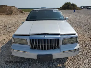 1997 Lincoln Town Car Signature z VIN 1LNLM82W9VY681894, wystawiony jako Copart lot #71467034 z przebiegiem 129 142 mil mil oraz Szkody całkowita. Historia ofert i sprzedaży dostępna na DreamBid. Obrazek 5.