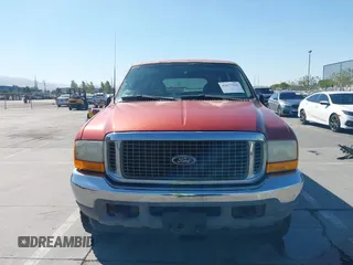 2001 Ford Excursion XLT z VIN 1FMNU41S11EB32749, wystawiony jako IAAI lot #42677214 z przebiegiem 178 624 mil mil oraz . Historia ofert i sprzedaży dostępna na DreamBid. Obrazek 6.