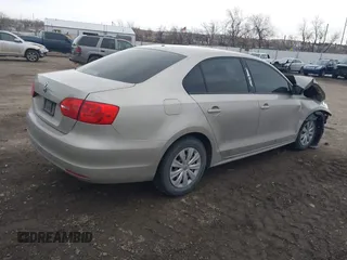 2013 Volkswagen Jetta S с VIN 3VW2K7AJ9DM242868, выставлен на аукционе IAAI как лот 41473000 с пробегом 133 697 миль миль и . История ставок и продаж доступна на DreamBid. Изображение 4.