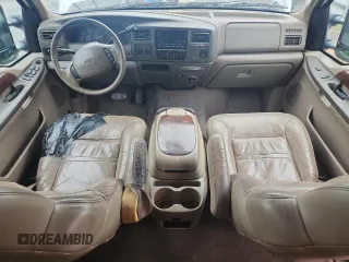 2000 Ford Excursion Limited z VIN 1FMNU42S3YED08967, wystawiony jako Copart lot #60062035 z przebiegiem 212 040 mil mil oraz Czysty tytuł • Clean title. Historia ofert i sprzedaży dostępna na DreamBid. Obrazek 8.