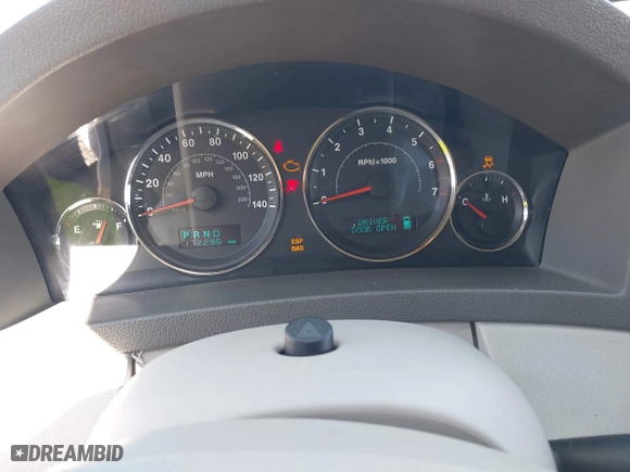 2006 Jeep Grand Cherokee Overland with VIN 1J8HR68256C358437, listed as a IAAI auction lot 41662320 with 172,296 mi miles. Bid and sale history available at carsss.com. Image 7.