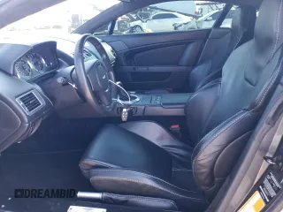 2006 Aston Martin Vantage z VIN SCFBB03B76GC02094, wystawiony jako Copart lot #69683434 z przebiegiem 26 353 mil mil oraz Szkoda całkowita • Salvage title. Historia ofert i sprzedaży dostępna na DreamBid. Obrazek 7.