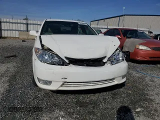 2005 Toyota Camry LE with VIN 4T1BF30K35U088189, listed as a Copart auction lot 50598495 with 208,145 mi miles and Salvage Title. Bid and sale history available at DreamBid. Image 5.