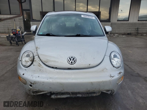 2000 Volkswagen Beetle GLS z VIN 3VWCD21C2YM409242, wystawiony jako Copart lot #46658435 z przebiegiem 90 038 mil mil oraz Szkoda całkowita • Salvage title. Historia ofert i sprzedaży dostępna na DreamBid. Obrazek 5.