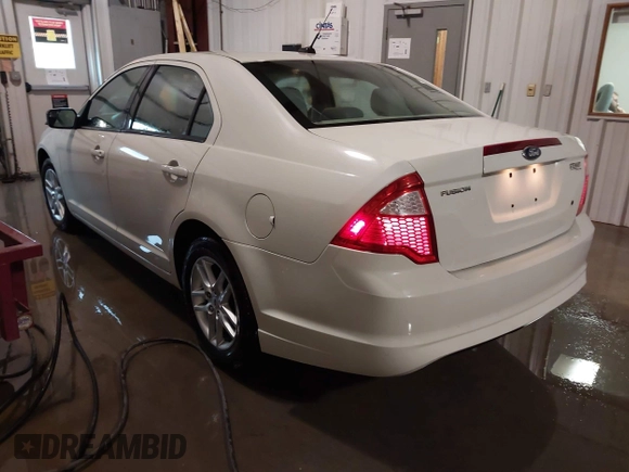 2011 Ford Fusion S with VIN 3FAHP0GA4BR304390, listed as a IAAI auction lot 41729092 with 40,490 mi miles. Bid and sale history available at carsss.com. Image 3.