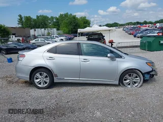 2010 Lexus HS 250h z VIN JTHBB1BA6A2029053, wystawiony jako IAAI lot #42422258 z przebiegiem Nie podano mil oraz . Historia ofert i sprzedaży dostępna na DreamBid. Obrazek 14.