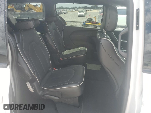 2025 Chrysler Pacifica Limited with VIN 2C4RC1GG1SR539601, listed as a Copart auction lot 60714795 with 9,796 mi miles and Clean title. Bid and sale history available at DreamBid. Image 11.