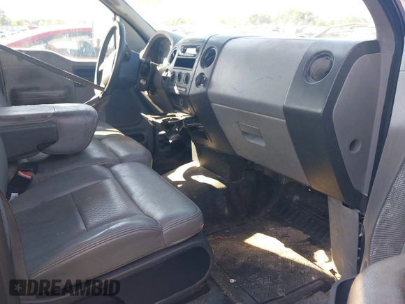 2006 Ford F-150 XL z VIN 1FTRF12226KC11966, wystawiony jako IAAI lot #42252210 z przebiegiem 238 265 mil mil oraz . Historia ofert i sprzedaży dostępna na DreamBid. Obrazek 5.