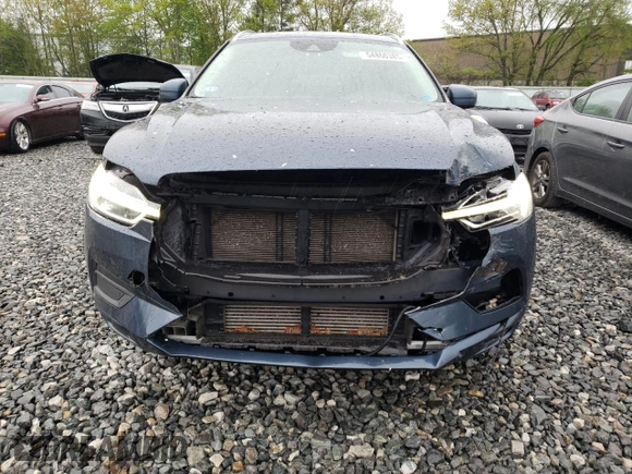 2019 Volvo XC60 Momentum with VIN LYV102RK0KB298964, listed as a Copart auction lot 54860385 with 83,143 mi miles and Salvage title. Bid and sale history available at DreamBid. Image 5.