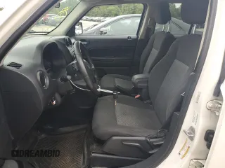 2010 Jeep Patriot Sport z VIN 1J4NF1GB2AD620340, wystawiony jako Copart lot #73360454 z przebiegiem 213 676 mil mil oraz Nie do naprawy • Non repairable. Historia ofert i sprzedaży dostępna na DreamBid. Obrazek 7.