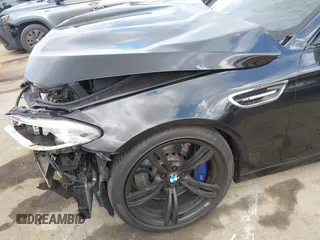 2016 BMW M5 z VIN WBSFV9C54GD595793, wystawiony jako IAAI lot #42101121 z przebiegiem 58 775 mil mil oraz . Historia ofert i sprzedaży dostępna na DreamBid. Obrazek 19.