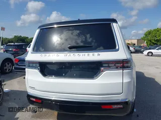 2023 Jeep Grand Wagoneer z VIN 1C4SJVEJ7PS570435, wystawiony jako IAAI lot #42289466 z przebiegiem Nie podano mil oraz . Historia ofert i sprzedaży dostępna na DreamBid. Obrazek 16.