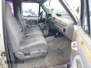 1995 Ford F-350 z VIN 1FTJW35G2SEA08715, wystawiony jako IAAI lot #41997319 z przebiegiem 204 657 mil mil oraz . Historia ofert i sprzedaży dostępna na DreamBid. Obrazek 5.