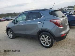 2020 Buick Encore Essence z VIN KL4CJGSB6LB020497, wystawiony jako Copart lot #43624955 z przebiegiem 99 448 mil mil oraz Tytuł czysty. Historia ofert i sprzedaży dostępna na DreamBid. Obrazek 2.