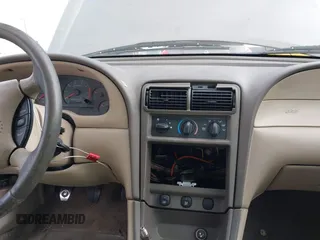 2001 Ford Mustang Standard с VIN 1FAFP40491F205918, выставлен на аукционе IAAI как лот 42221513 с пробегом Не указан миль и . История ставок и продаж доступна на DreamBid. Изображение 6.