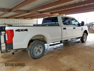 2019 Ford F-250 XL with VIN 1FT7W2B63KEE63945, listed as a Copart auction lot 62522555 with 200,096 mi miles and Clean title. Bid and sale history available at DreamBid. Image 3.