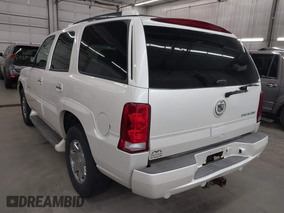 2006 Cadillac Escalade z VIN 1GYEK63N26R124862, wystawiony jako IAAI lot #42073868 z przebiegiem 244 070 mil mil oraz . Historia ofert i sprzedaży dostępna na DreamBid. Obrazek 3.