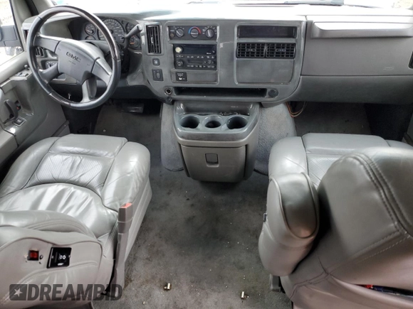 2003 GMC Savana z VIN 1GDGG29U031206019, wystawiony jako Copart lot #48920054 z przebiegiem Nie podano mil oraz Szkoda całkowita • Salvage title. Historia ofert i sprzedaży dostępna na DreamBid. Obrazek 8.