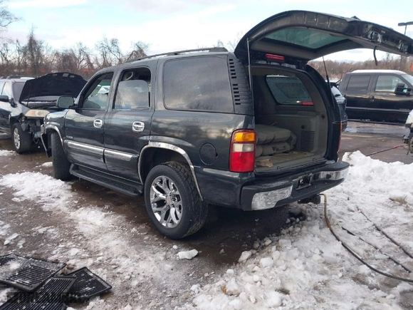 2003 GMC Yukon SLT with VIN 1GKEC13Z63R166721, listed as a IAAI auction lot 41266638 with 246,888 mi miles. Bid and sale history available at carsss.com. Image 3.