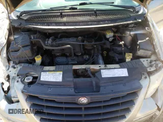 2005 Chrysler Town & Country Touring with VIN 2C4GP54L15R171414, listed as a Copart auction lot 50311912 with 209,689 mi miles and Non Repairable. Bid and sale history available at carsss.com. Image 7.