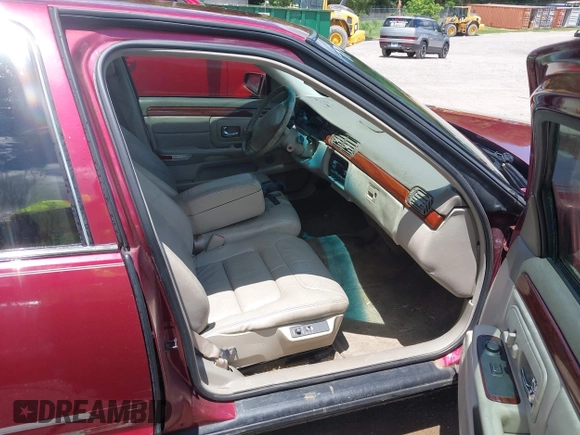 1999 Cadillac DeVille z VIN 1G6KD54Y4XU718666, wystawiony jako IAAI lot #42327746 z przebiegiem 84 226 mil mil oraz . Historia ofert i sprzedaży dostępna na DreamBid. Obrazek 5.