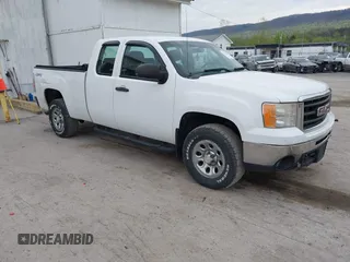 2011 GMC Sierra 1500 Work Truck z VIN 1GTR2TEA5BZ180532, wystawiony jako IAAI lot #42119015 z przebiegiem 190 241 mil mil oraz . Historia ofert i sprzedaży dostępna na DreamBid. Obrazek 1.