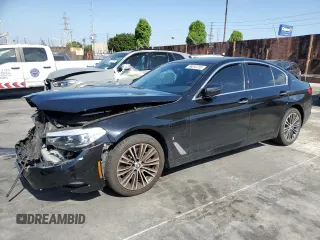 2018 BMW 5 Series 530e z VIN WBAJA9C59JB253348, wystawiony jako Copart lot #56242255 z przebiegiem 80 633 mil mil oraz Czysty tytuł • Clean title. Historia ofert i sprzedaży dostępna na DreamBid. Obrazek 1.