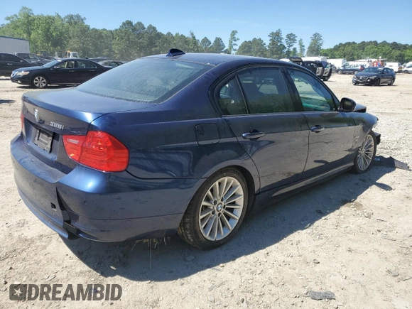 2011 BMW 3 Series 328i xDrive z VIN WBAPK5C52BF122207, wystawiony jako Copart lot #55922795 z przebiegiem 68 906 mil mil oraz Szkoda całkowita • Salvage title. Historia ofert i sprzedaży dostępna na DreamBid. Obrazek 3.
