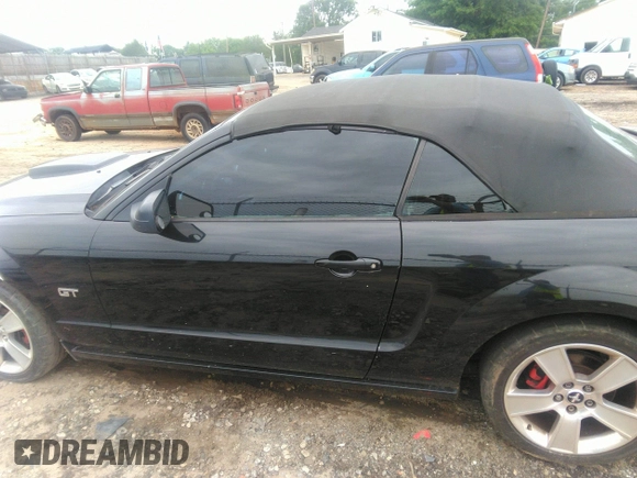 2007 Ford Mustang GT Deluxe z VIN 1ZVHT85H675258993, wystawiony jako IAAI lot #42369351 z przebiegiem 131 247 mil mil oraz . Historia ofert i sprzedaży dostępna na DreamBid. Obrazek 14.