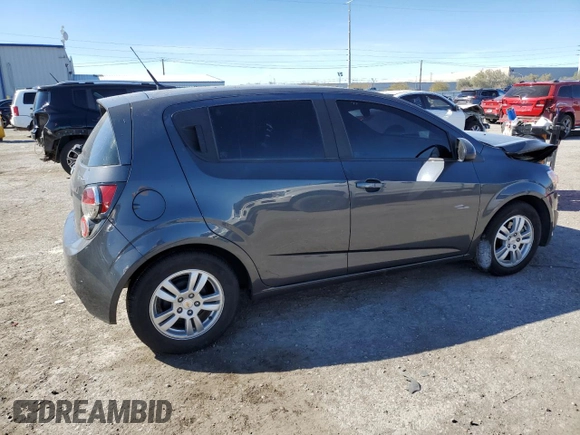 2012 Chevrolet Sonic LS z VIN 1G1JA6SHXC4171044, wystawiony jako Copart lot #45956415 z przebiegiem 133 324 mil mil oraz Szkoda całkowita • Salvage title. Historia ofert i sprzedaży dostępna na DreamBid. Obrazek 3.