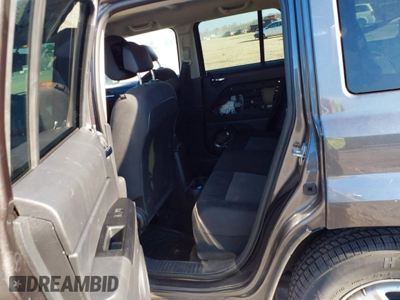 2016 Jeep Patriot Sport z VIN 1C4NJPBA0GD525550, wystawiony jako IAAI lot #41685524 z przebiegiem 82 630 mil mil oraz . Historia ofert i sprzedaży dostępna na DreamBid. Obrazek 8.
