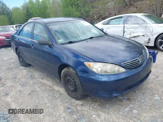 2005 Toyota Camry LE z VIN 4T1BE30KX5U078813, wystawiony jako IAAI lot #42198259 z przebiegiem 184 774 mil mil oraz . Historia ofert i sprzedaży dostępna na DreamBid. Obrazek 1.