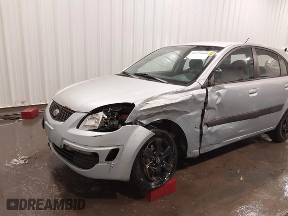 2008 Kia Rio LX with VIN KNADE163186345215, listed as a IAAI auction lot 41776000 with 141,859 mi miles. Bid and sale history available at carsss.com. Image 6.