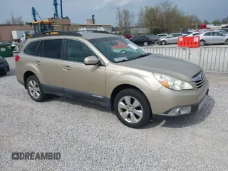 2010 Subaru Outback Premium All-Weather Anniversary z VIN 4S4BRCCC1A3355471, wystawiony jako IAAI lot #41925693 z przebiegiem 198 675 mil mil oraz . Historia ofert i sprzedaży dostępna na DreamBid. Obrazek 1.