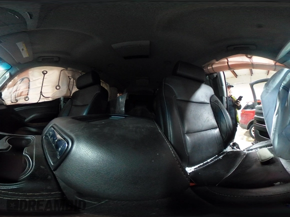 2018 Chevrolet Suburban LT z VIN 1GNSKHKC7JR173463, wystawiony jako IAAI lot #41640353 z przebiegiem Nie podano mil oraz . Historia ofert i sprzedaży dostępna na DreamBid. Obrazek 18.