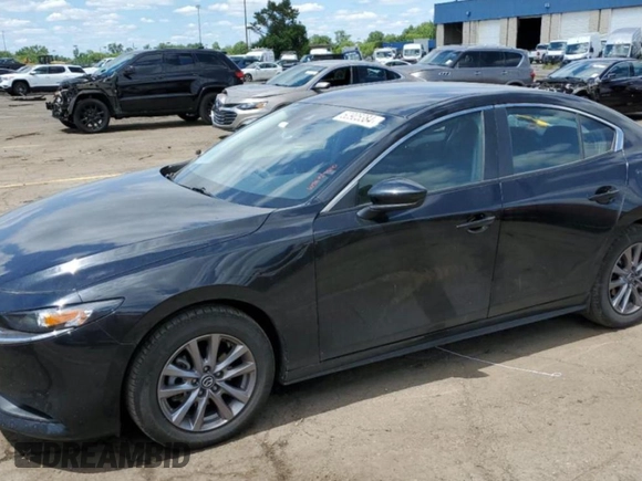 2022 Mazda 3 2.0 with VIN 3MZBPAA78NM306967, listed as a Copart auction lot 60905384 with 32,135 mi miles and Salvage Title. Bid and sale history available at DreamBid. Image 1.