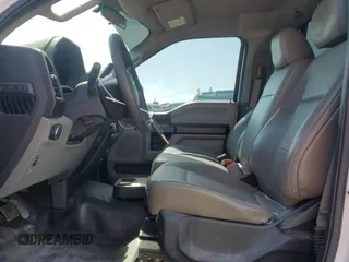 2017 Ford F-150 XL z VIN 1FTMF1C87HKD83894, wystawiony jako Copart lot #54268905 z przebiegiem 135 417 mil mil oraz Szkoda całkowita • Salvage title. Historia ofert i sprzedaży dostępna na DreamBid. Obrazek 7.