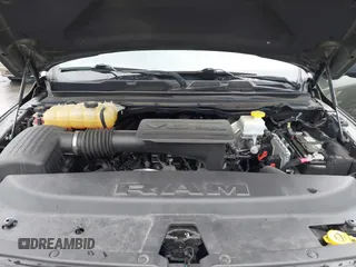 2021 Ram 1500 Tradesman z VIN 1C6RRFCGXMN714260, wystawiony jako IAAI lot #41866420 z przebiegiem 109 281 mil mil oraz . Historia ofert i sprzedaży dostępna na DreamBid. Obrazek 10.