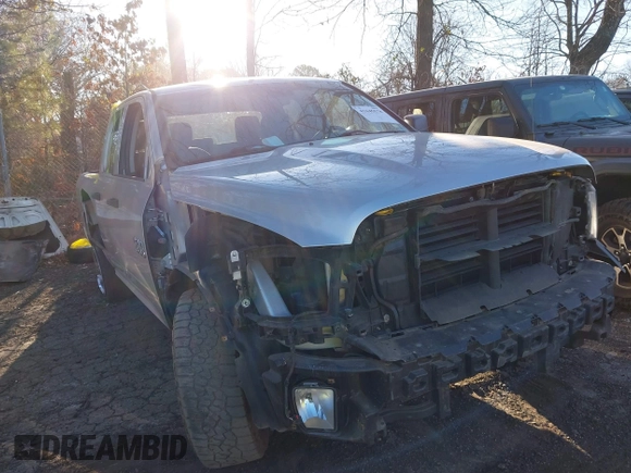 2018 Ram 1500 Tradesman z VIN 1C6RR7FT5JS186896, wystawiony jako IAAI lot #41645578 z przebiegiem 77 869 mil mil oraz . Historia ofert i sprzedaży dostępna na DreamBid. Obrazek 1.