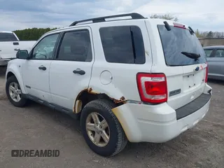 2008 Ford Escape Hybrid z VIN 1FMCU49H48KB66079, wystawiony jako IAAI lot #42113471 z przebiegiem 181 185 mil mil oraz . Historia ofert i sprzedaży dostępna na DreamBid. Obrazek 3.