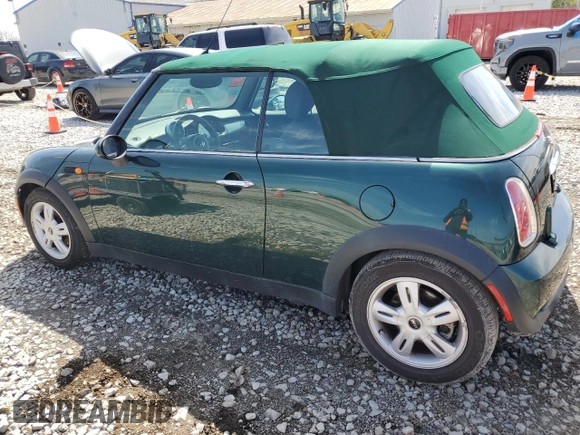 2008 MINI Convertible z VIN WMWRF335X8TG18578, wystawiony jako Copart lot #52097125 z przebiegiem 73 743 mil mil oraz Szkody całkowita. Historia ofert i sprzedaży dostępna na DreamBid. Obrazek 2.