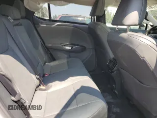 2023 Lexus RZ 450e Premium z VIN JTJAAAAB7PA020545, wystawiony jako Copart lot #66806794 z przebiegiem 7177 mil mil oraz Szkody całkowita. Historia ofert i sprzedaży dostępna na DreamBid. Obrazek 12.